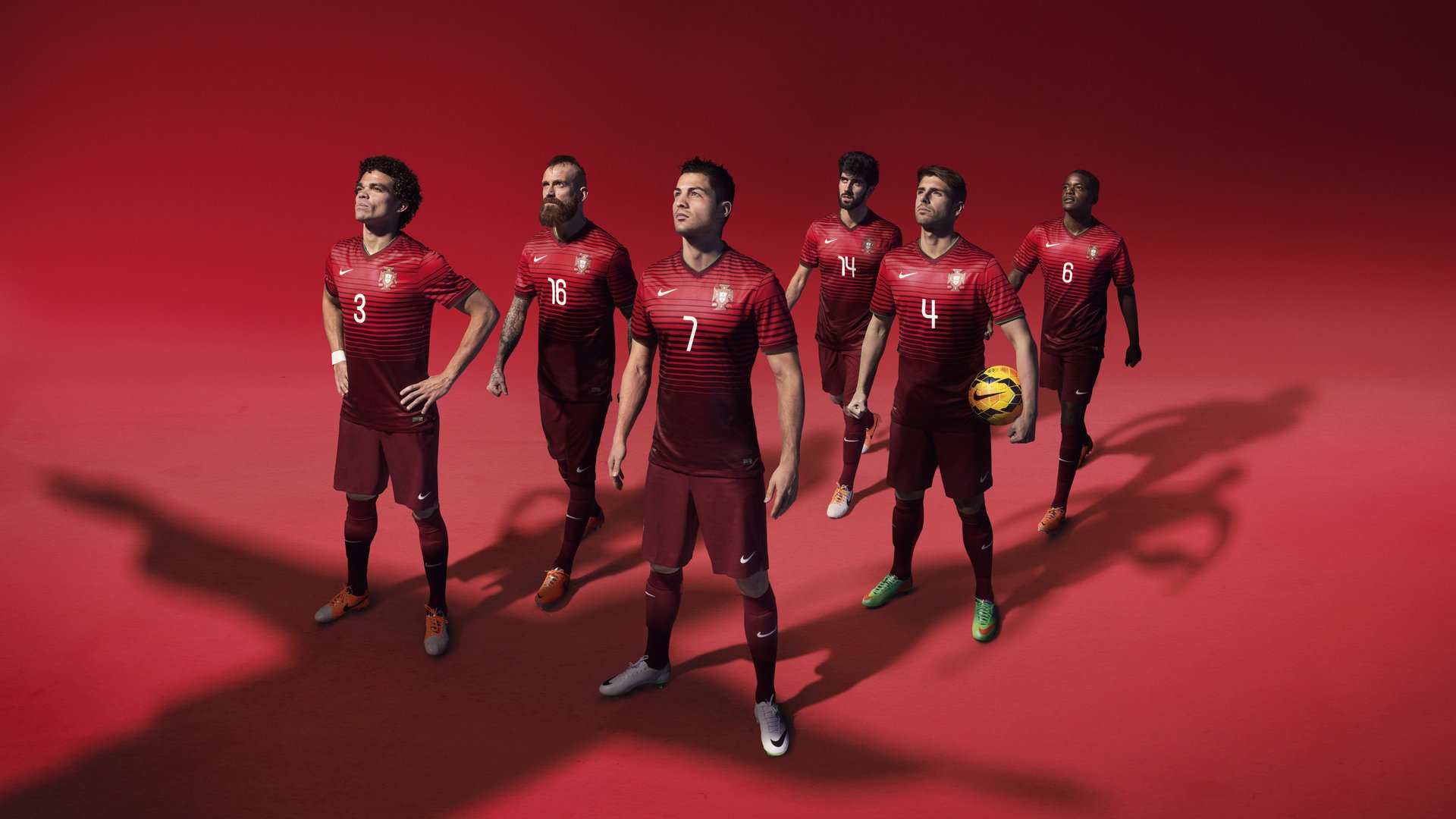 篮网首次采用“动态战术板”，教练组实时调整战术，篮网战术手册